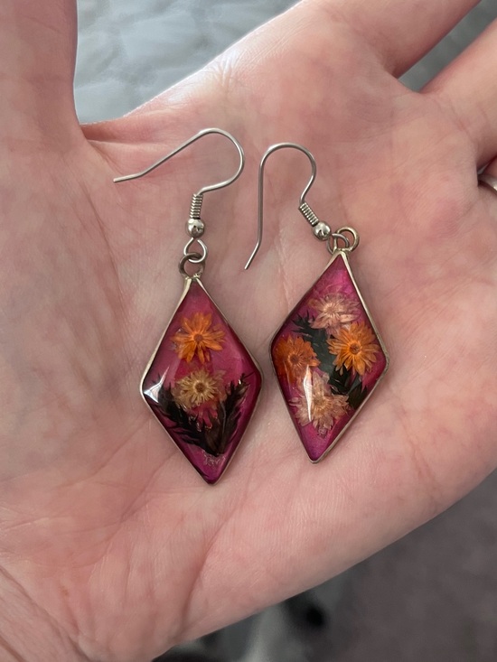 Jewelry - Vintage 2000s Magenta Pressed Flower Resin Diamond Dangle Earrings Y2K Indie